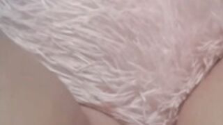 Se masturbeaza la păsărica