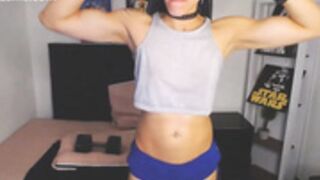 girl_fit flexing biceps