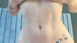 Sophie Dee masturbation