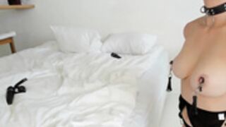 Lesbian strapon, dildo suck & toys