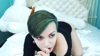 Chat with Magneticlori in a Live Adult Video Chat Room