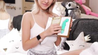 Happy_Yulia - cumming with a new toy
