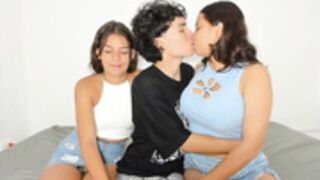Girlswetroom (2) SOME LESBO HOT ACTION