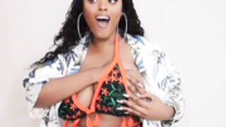 Nellie Robert Try on