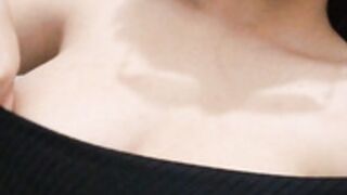 Amiga caliente en el baño