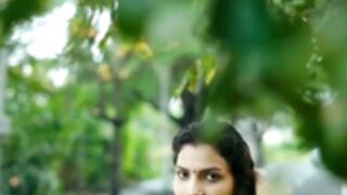 Reshmi sexy Desi girlin saree