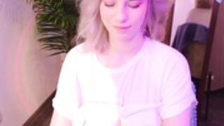 Joyce_coy oops underboobs