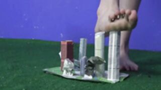 Vee bigger cuter better