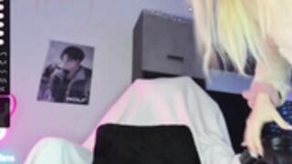 xxxhoneyxx showing her pussy for her viewers