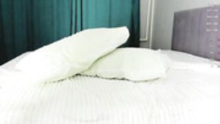 Free_Birdd another lying non nude model