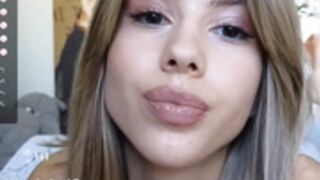 hottie_lola69 prefers not to show her cunt if possible