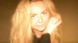 Paranienormalni moving her boobs