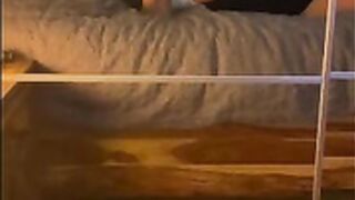 liza del sierra in room