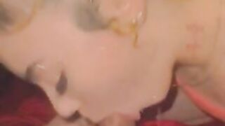 Girl knows how to suck