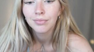 my_stella squeezing her ass