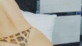 Alejandraroa spanking, twerking and moaning