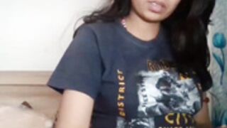 Sunny Bhabi Showing Boobs & Masturbating