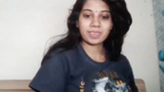 Sunny Bhabi Showing Boobs & Masturbating