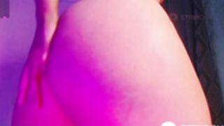 Nylaahh-1 naked dance move makes her horny