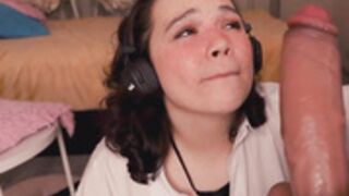 Chery_Lady22 deeptroat bigtoy
