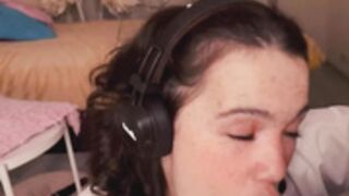 Chery_Lady22 deeptroat bigtoy