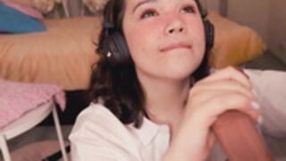 Chery_Lady22 deeptroat bigtoy