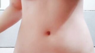 Laras tiktoker playing with her boobs