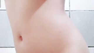 Laras tiktoker playing with her boobs