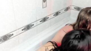 Merry_Dancers_ - 230714 - Bathtube Fun with Friend