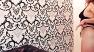 Gingerhead girl masturbate on the couch