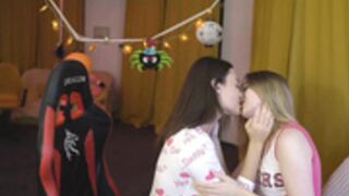 Anabel054 lolla/bella lesbian ticket show 15_10_2020