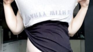 Melissa191 pregnant oil