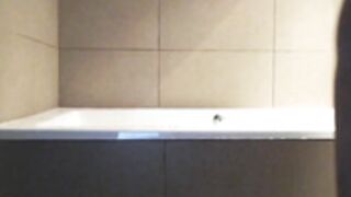 Fabia7721 cute girl sexy body fully nude bath pvt show