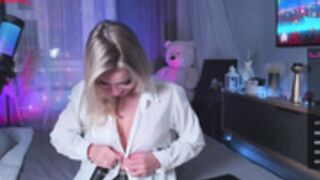 Kari 230205 1510 Striptease&DoggyPoses
