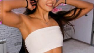 Yononeey - Stunning girl (Non-nude)