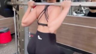 Nadiag537  GYM squats