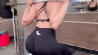 Nadiag537  GYM squats