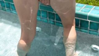Vicky Stark - POOL PUSSY RUBBING