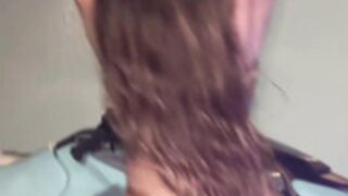 Gostosa dançando de bikini