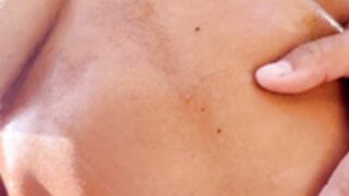 Paige Vanzant nude bath (pussy visible