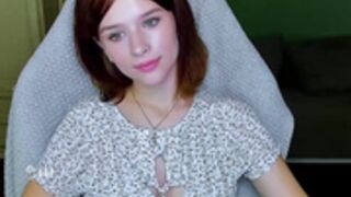 ketlinrous Cute face and  messy hairy downstairs