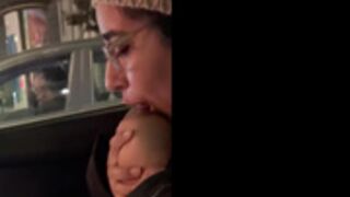 PerridotsPalmtree sucks her tit in public!