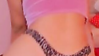 LissanaScott-I miss my pink room was beautiful