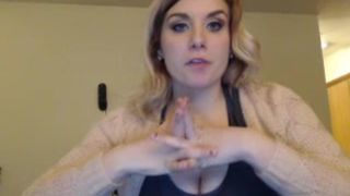 Baileybomb showing her curves