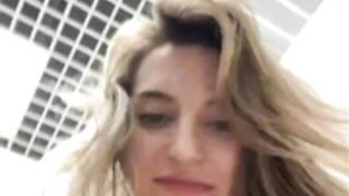 Angel-Ari Show Pussy In Public toilet