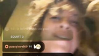 alana15 squirt in public