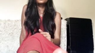 Goddessnutty2 [Soles JOI] [Wrinkled soles] [Toe spread]