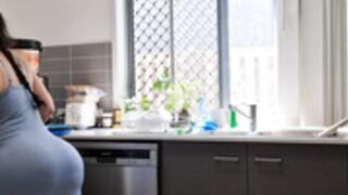 mandy_lee fat ass girl bounce on dildo in the kitchen