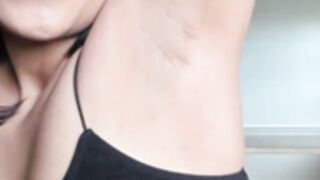 winterforu Flashes Her ARMPITS