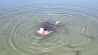 Noel Lauffenburger  l'étang en mode naturiste